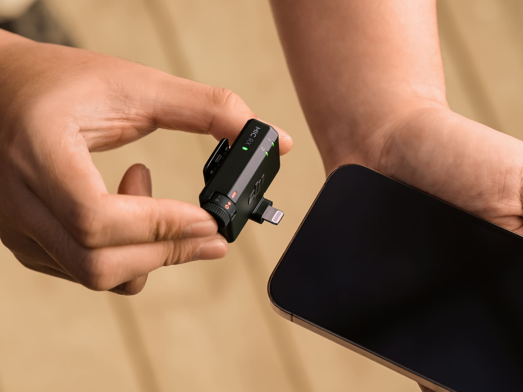 DJI Mic Mini 2 (RX+Lightning Adaptor) With Phone