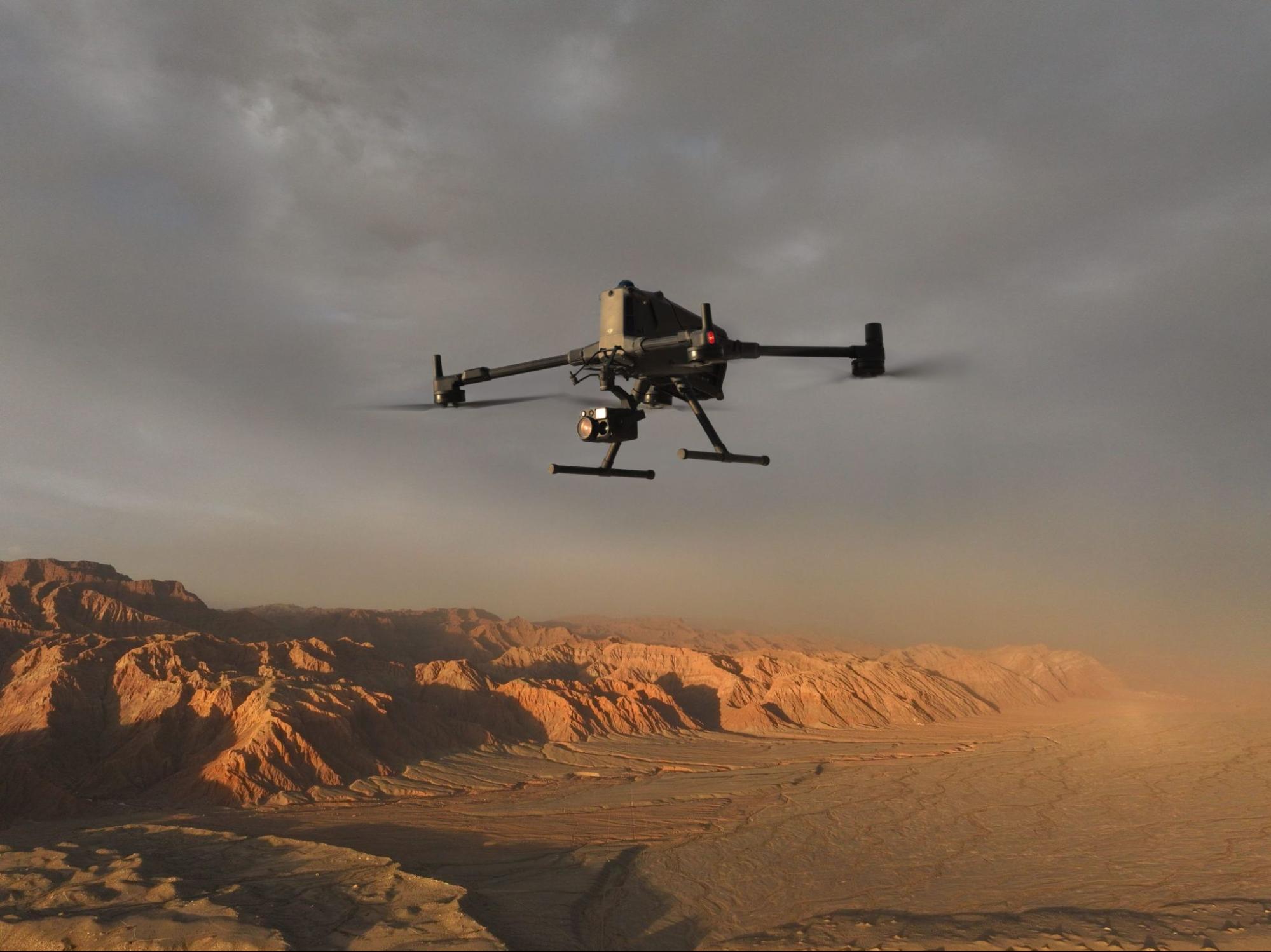Professionele drone met slimme AI technologie in vlucht